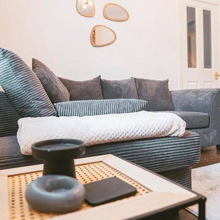 Mideyah Stays - 3 Bed Comfy House Cardiff Bagian luar foto