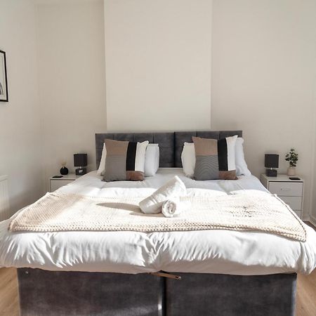 Mideyah Stays - 3 Bed Comfy House Cardiff Bagian luar foto