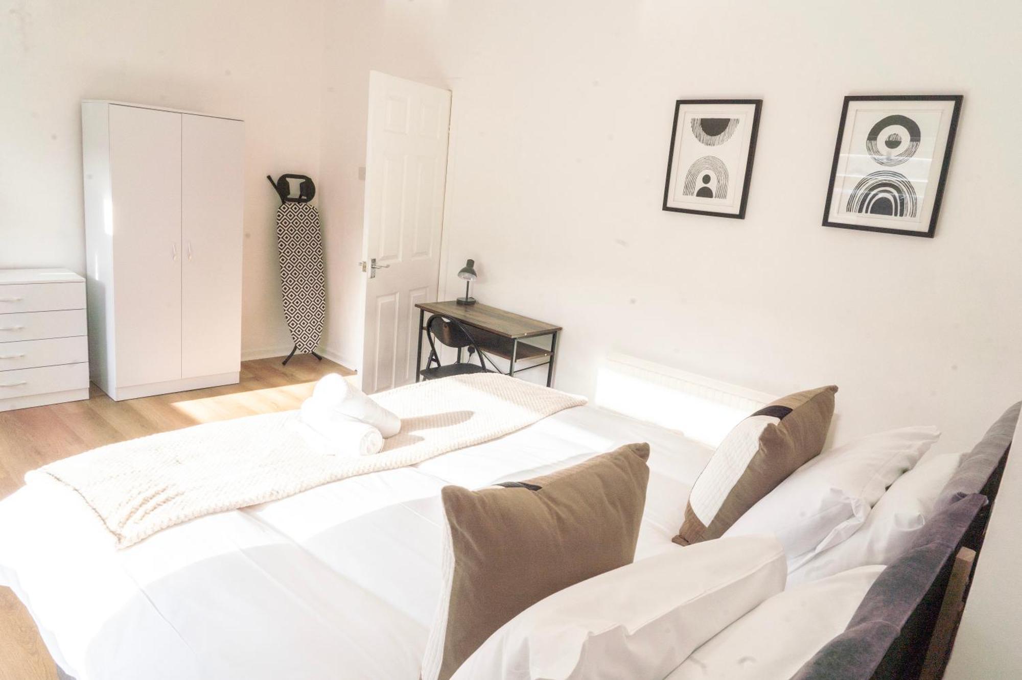 Mideyah Stays - 3 Bed Comfy House Cardiff Bagian luar foto
