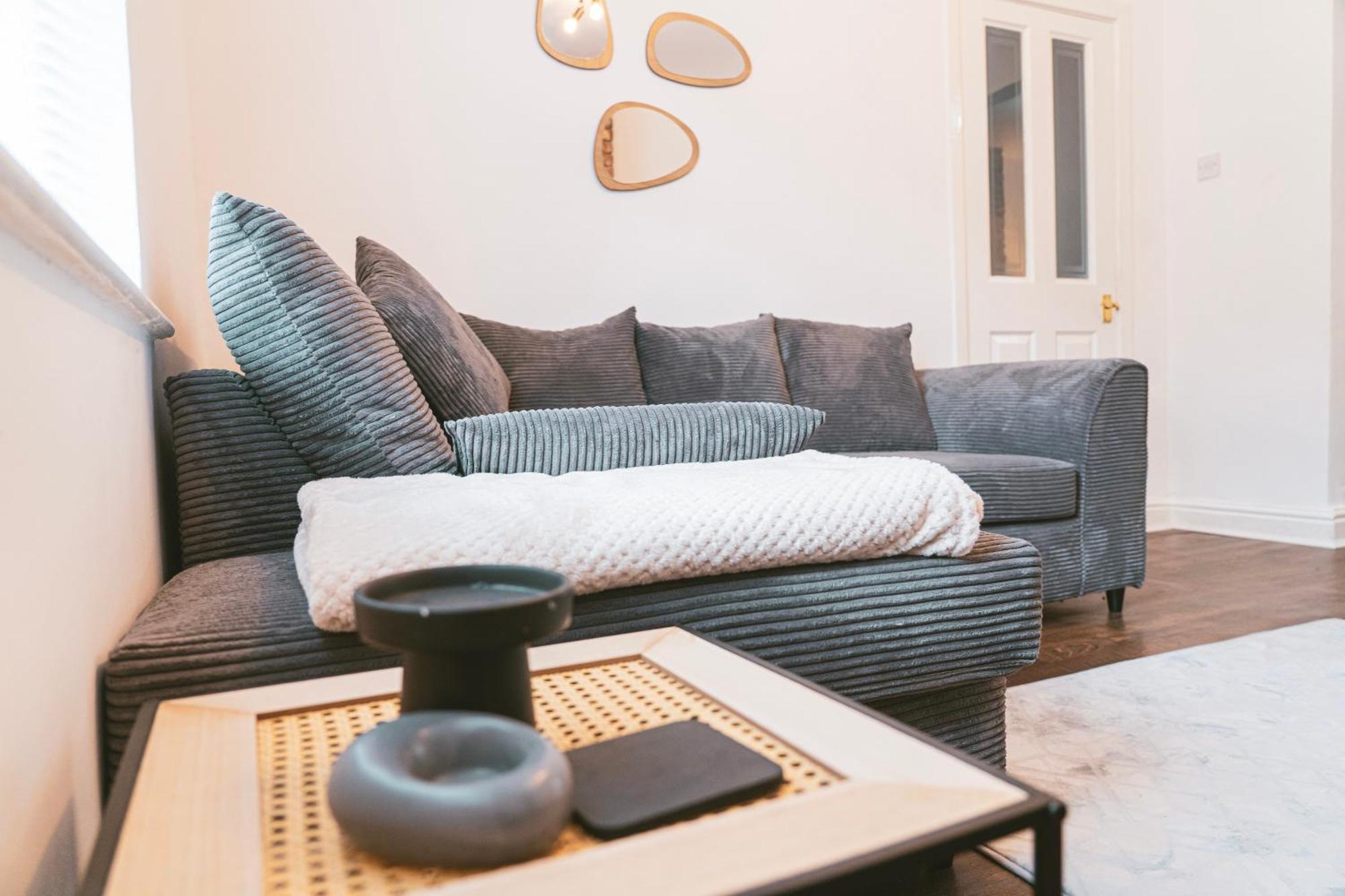 Mideyah Stays - 3 Bed Comfy House Cardiff Bagian luar foto