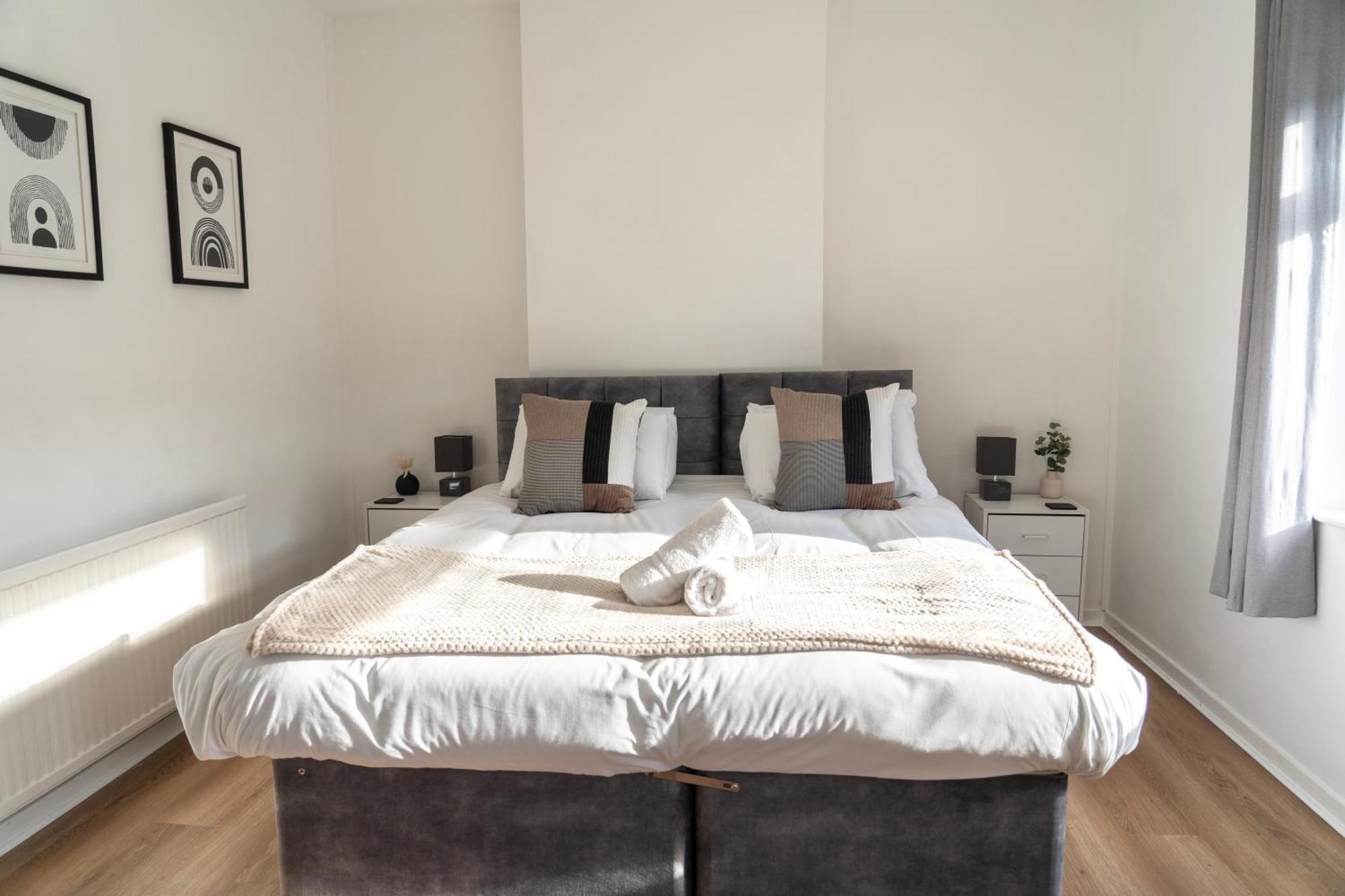Mideyah Stays - 3 Bed Comfy House Cardiff Bagian luar foto