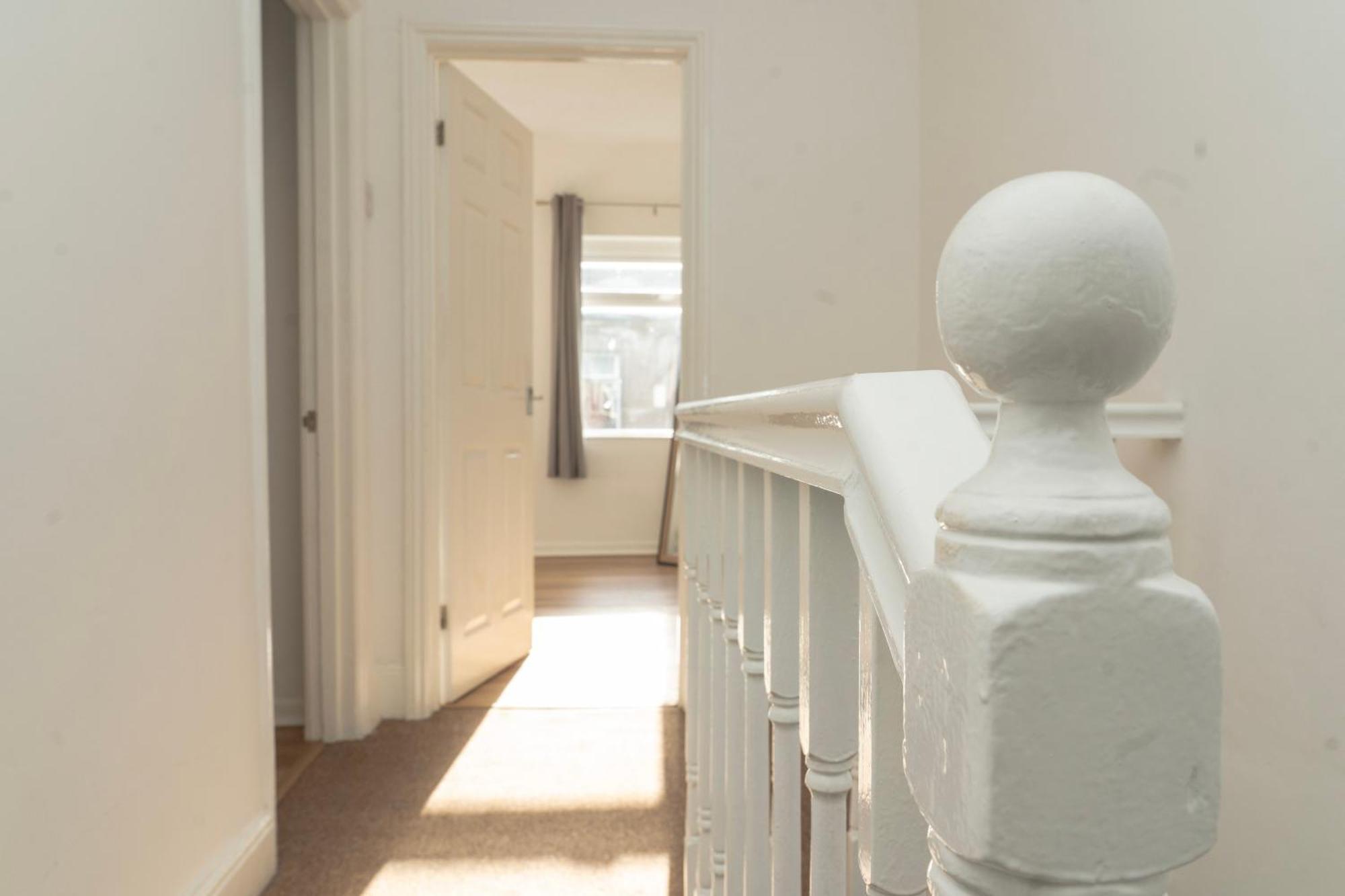 Mideyah Stays - 3 Bed Comfy House Cardiff Bagian luar foto