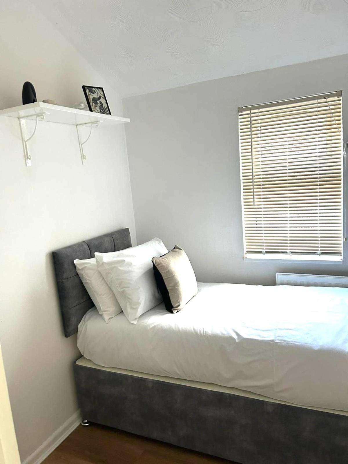 Mideyah Stays - 3 Bed Comfy House Cardiff Bagian luar foto