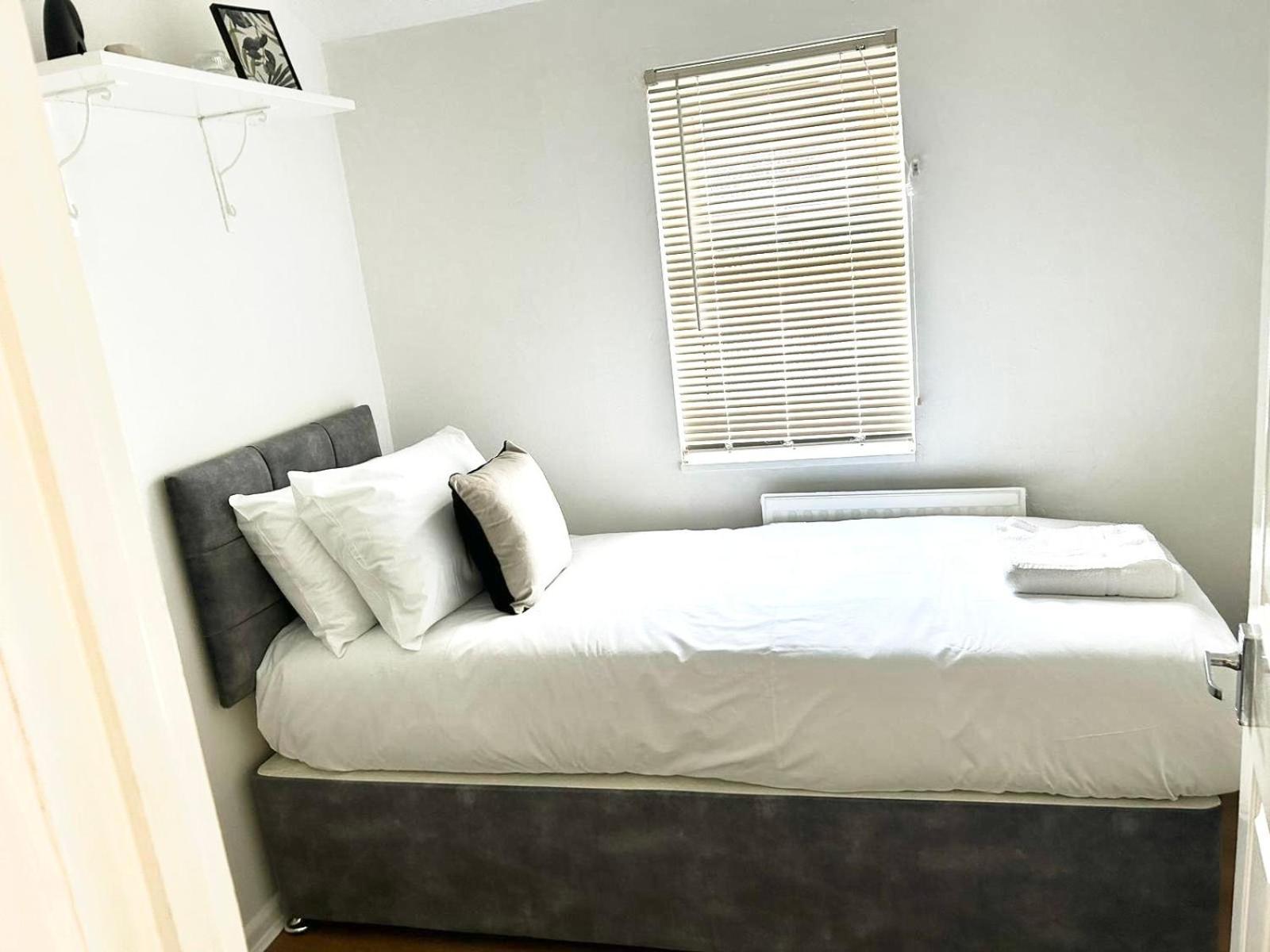Mideyah Stays - 3 Bed Comfy House Cardiff Bagian luar foto