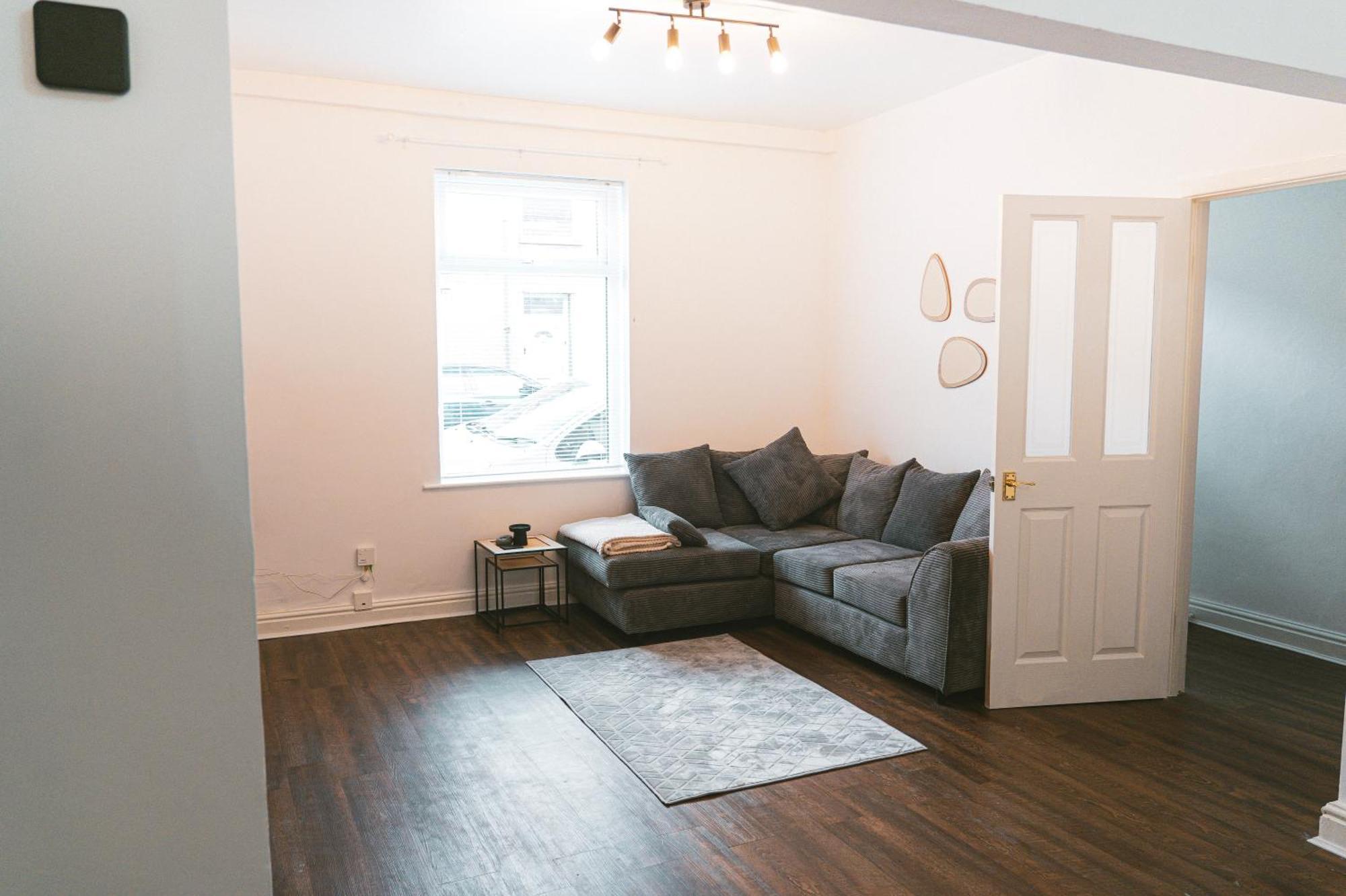 Mideyah Stays - 3 Bed Comfy House Cardiff Bagian luar foto
