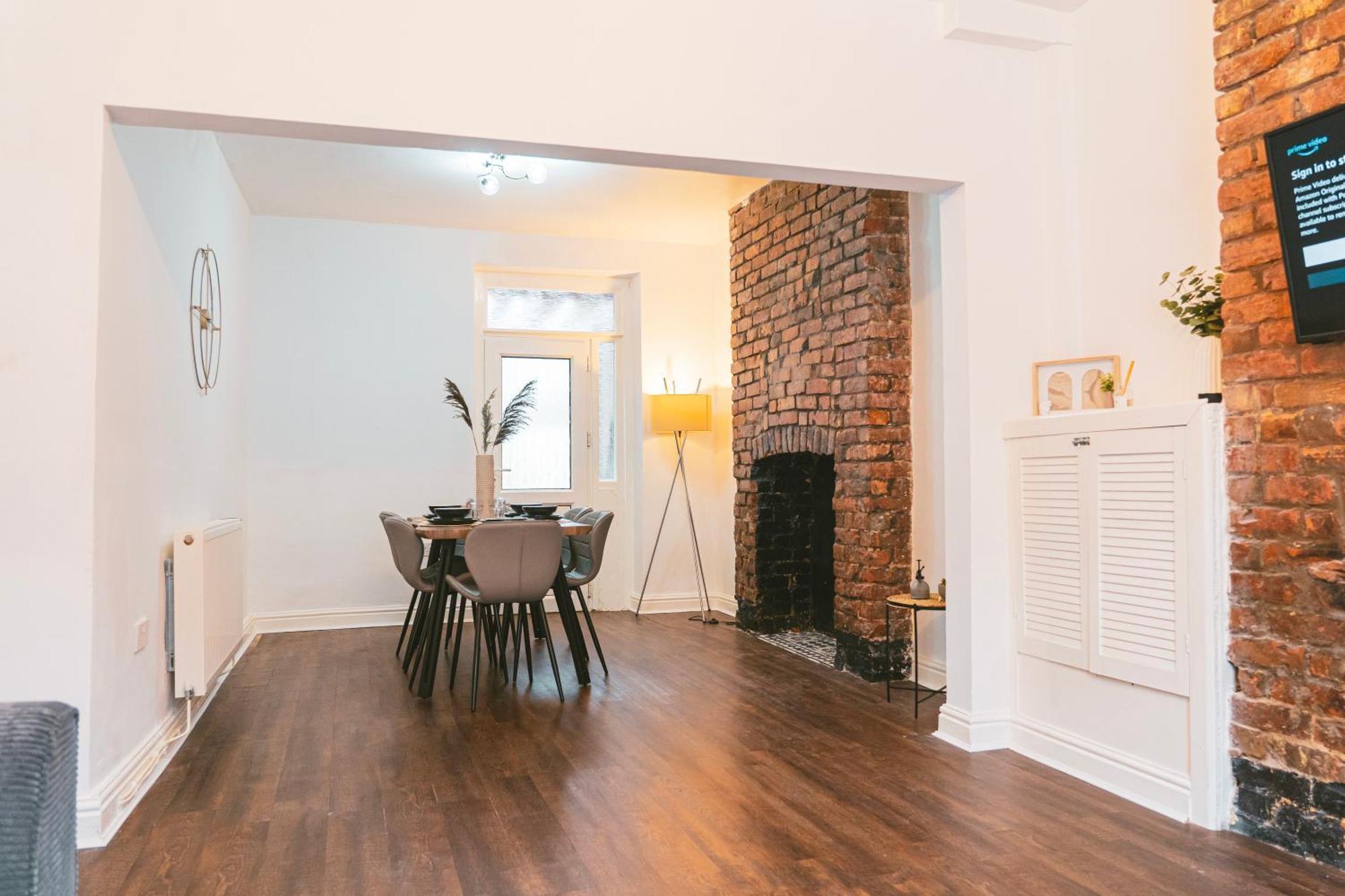 Mideyah Stays - 3 Bed Comfy House Cardiff Bagian luar foto