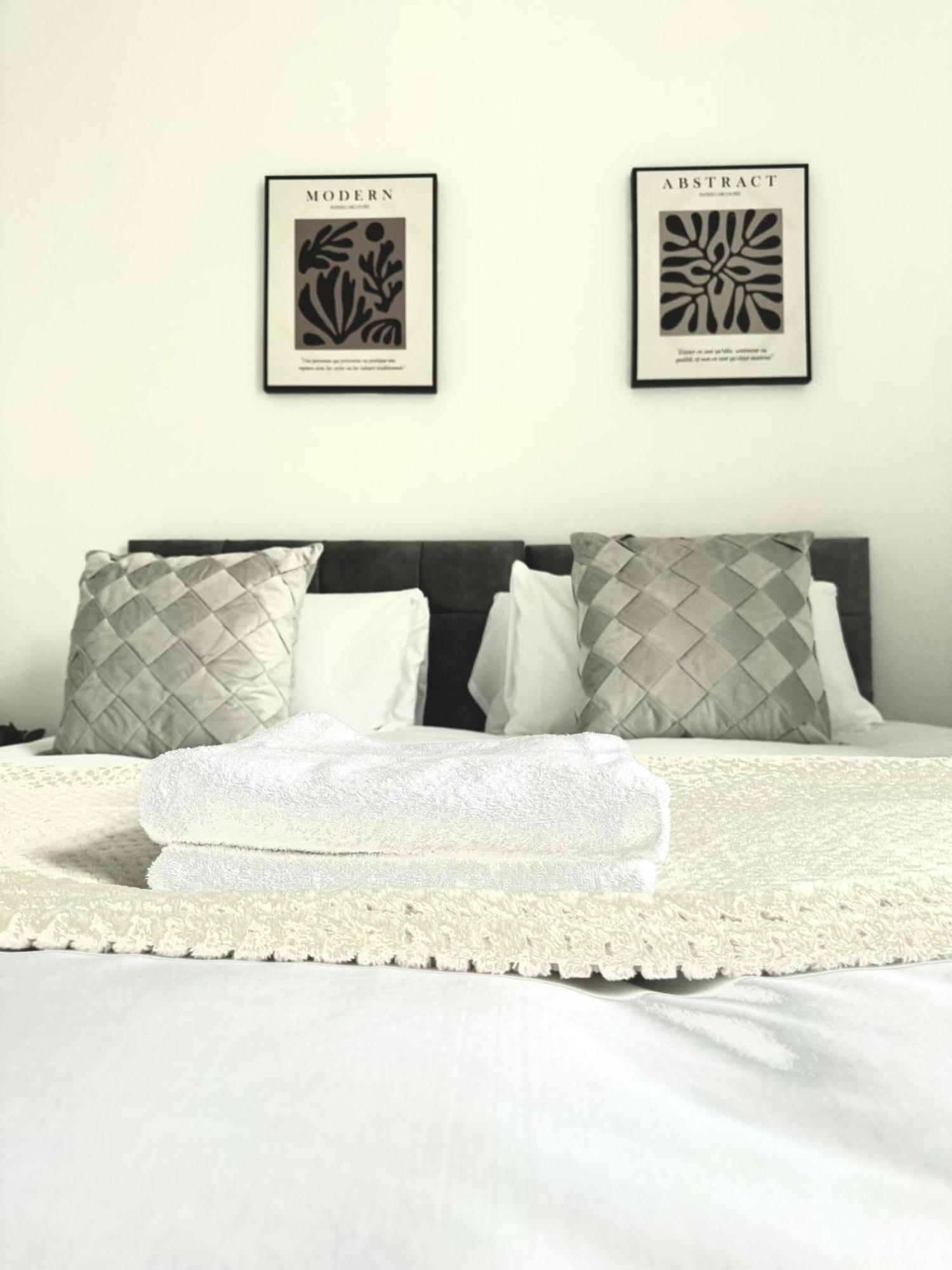 Mideyah Stays - 3 Bed Comfy House Cardiff Bagian luar foto
