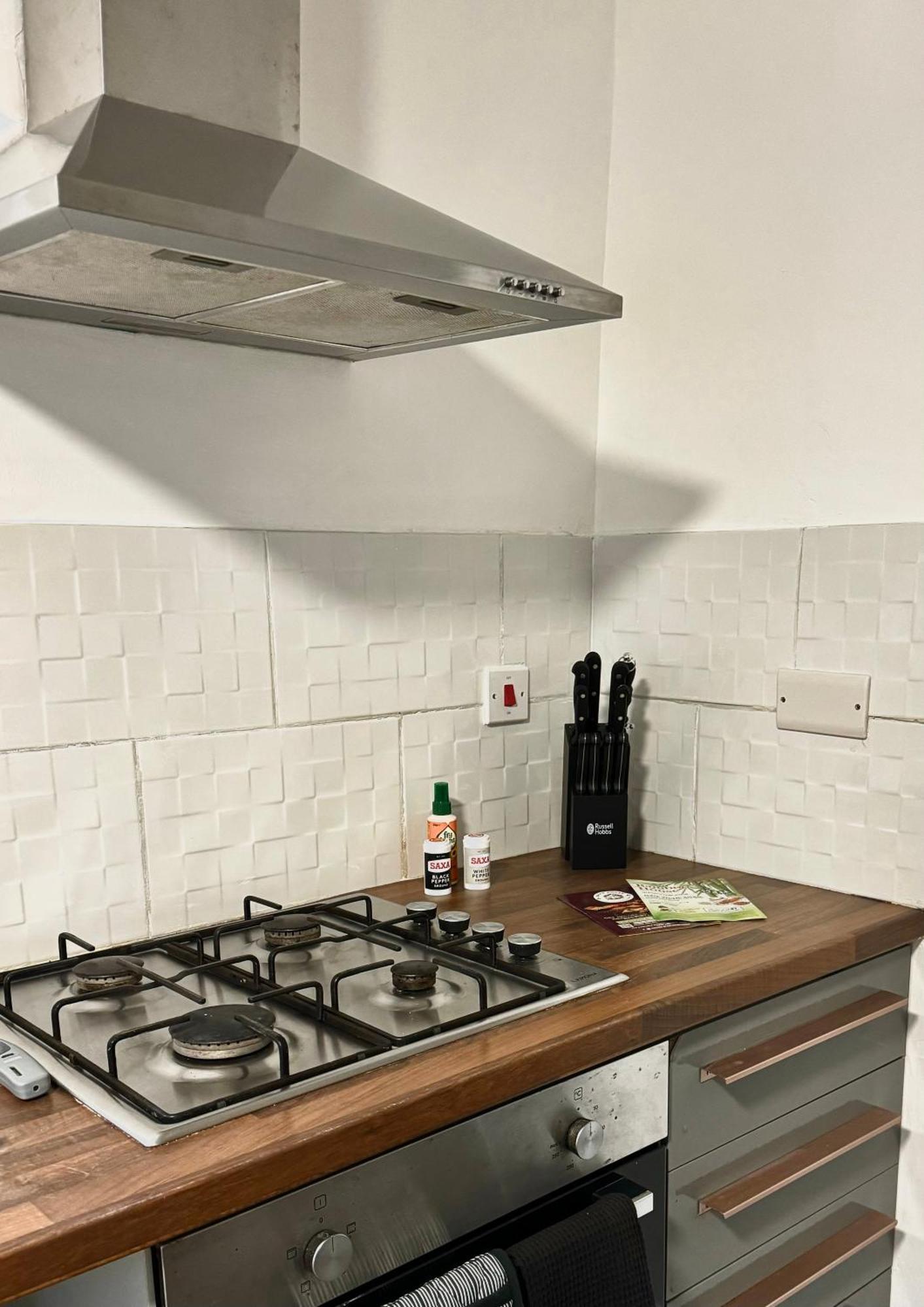Mideyah Stays - 3 Bed Comfy House Cardiff Bagian luar foto