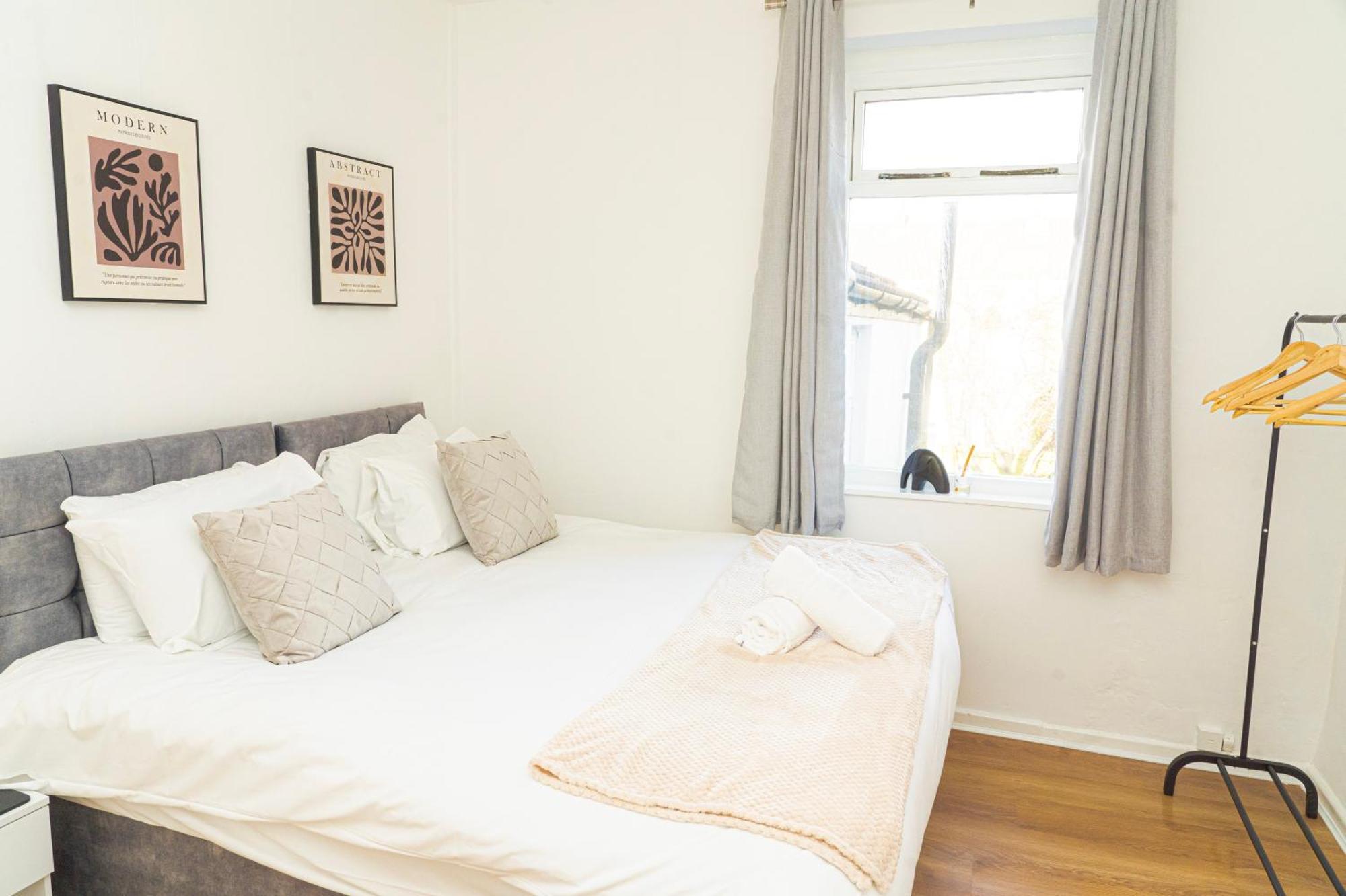 Mideyah Stays - 3 Bed Comfy House Cardiff Bagian luar foto