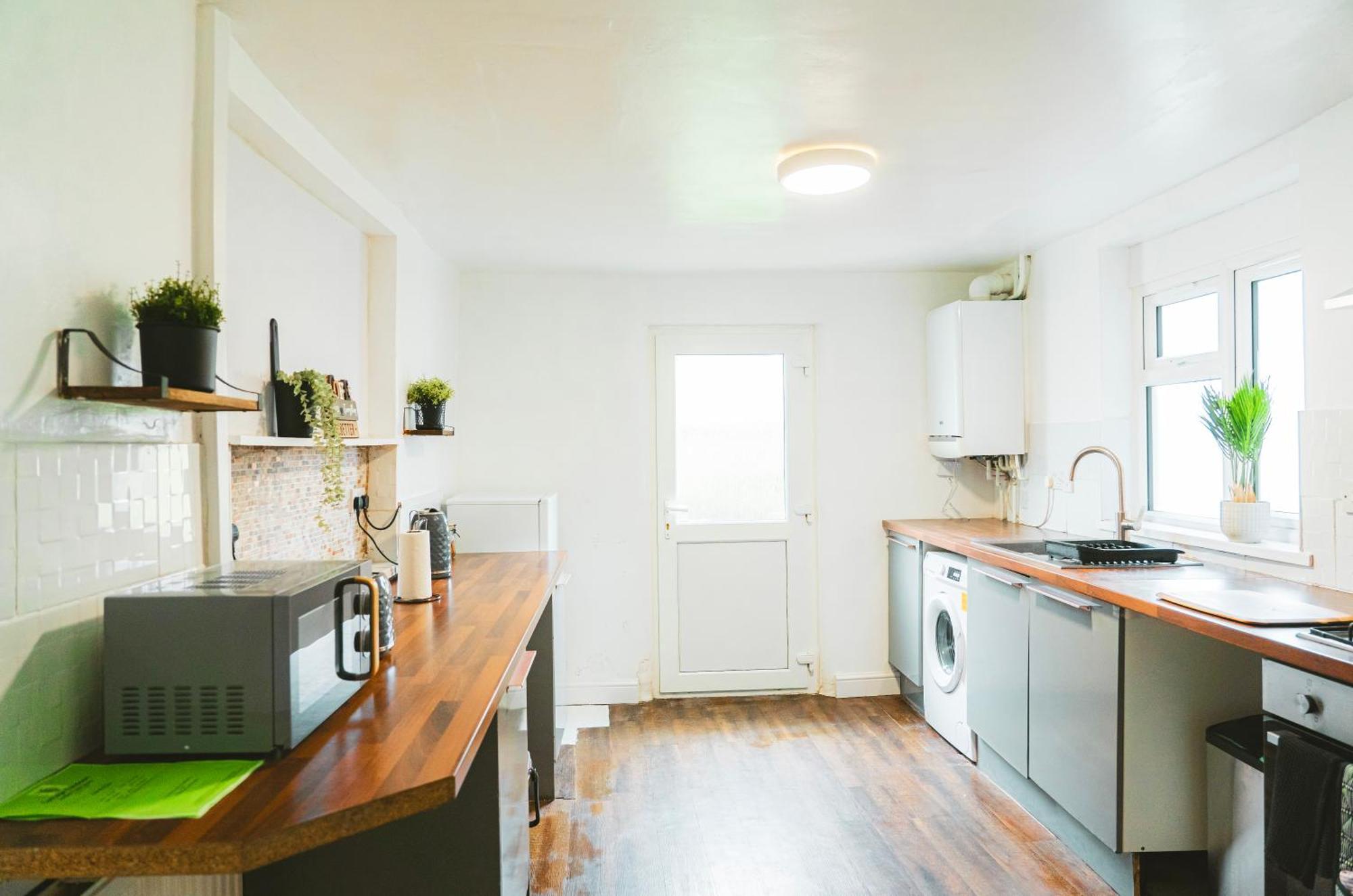 Mideyah Stays - 3 Bed Comfy House Cardiff Bagian luar foto