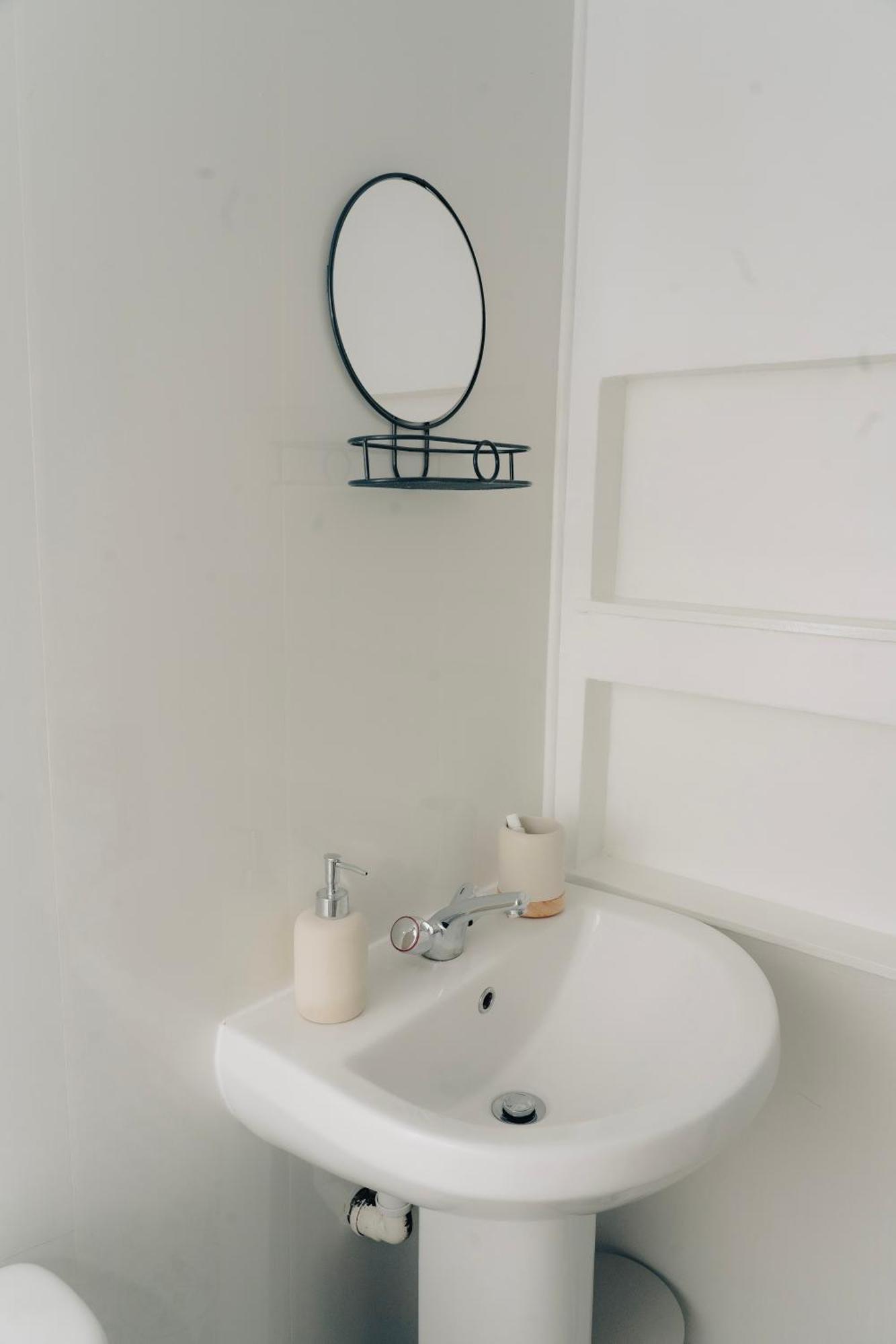 Mideyah Stays - 3 Bed Comfy House Cardiff Bagian luar foto